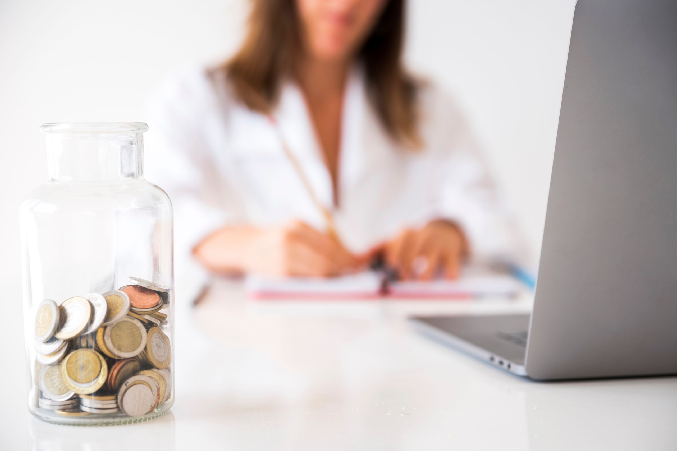Como separar as finanças pessoais das finanças da empresa sendo MEI: hábitos, ferramentas e mentalidade